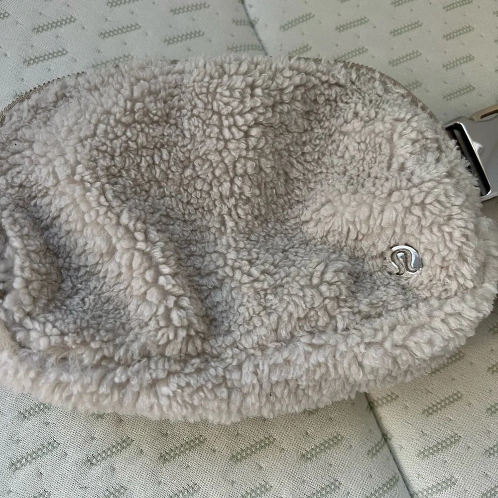 LULULEMON BELT BAG - Picture 2 of 5